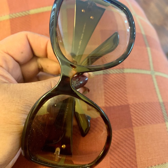👑✅PRICE FIRM✅NO OFFERS 👑AUTHENTIC GUCCI Oversized Sunglasses. - Picture 15 of 16